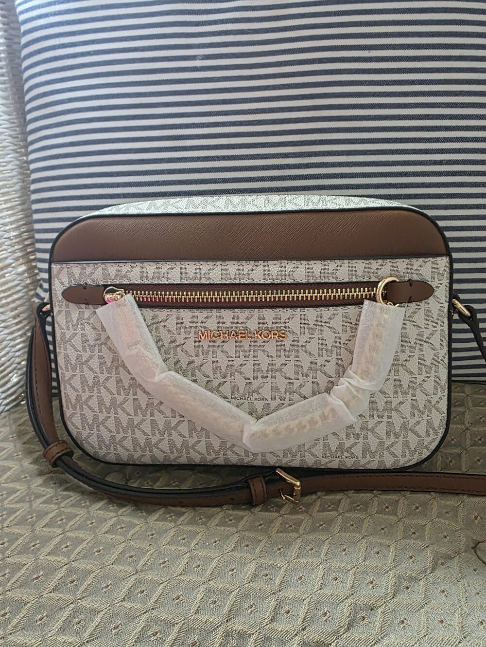 Brand New With Tags Michael Kors Jet Set Camera Bag